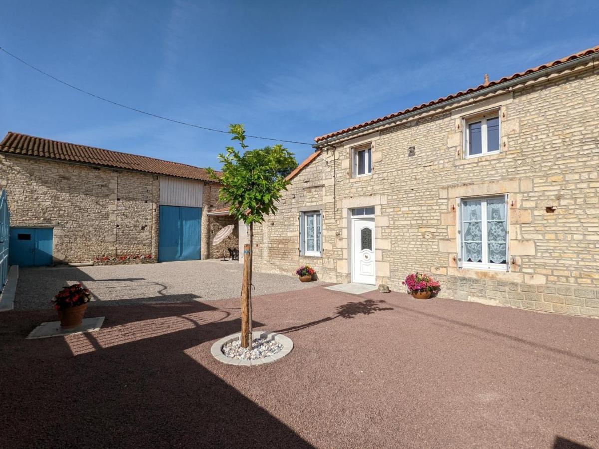 Maison Lumineuse Avec Cour Privative, Proche Sites Culturels, Tout Confort, Equipe Bebe, Wifi Inclus - Fr-1-653-98 Puyreaux Екстер'єр фото