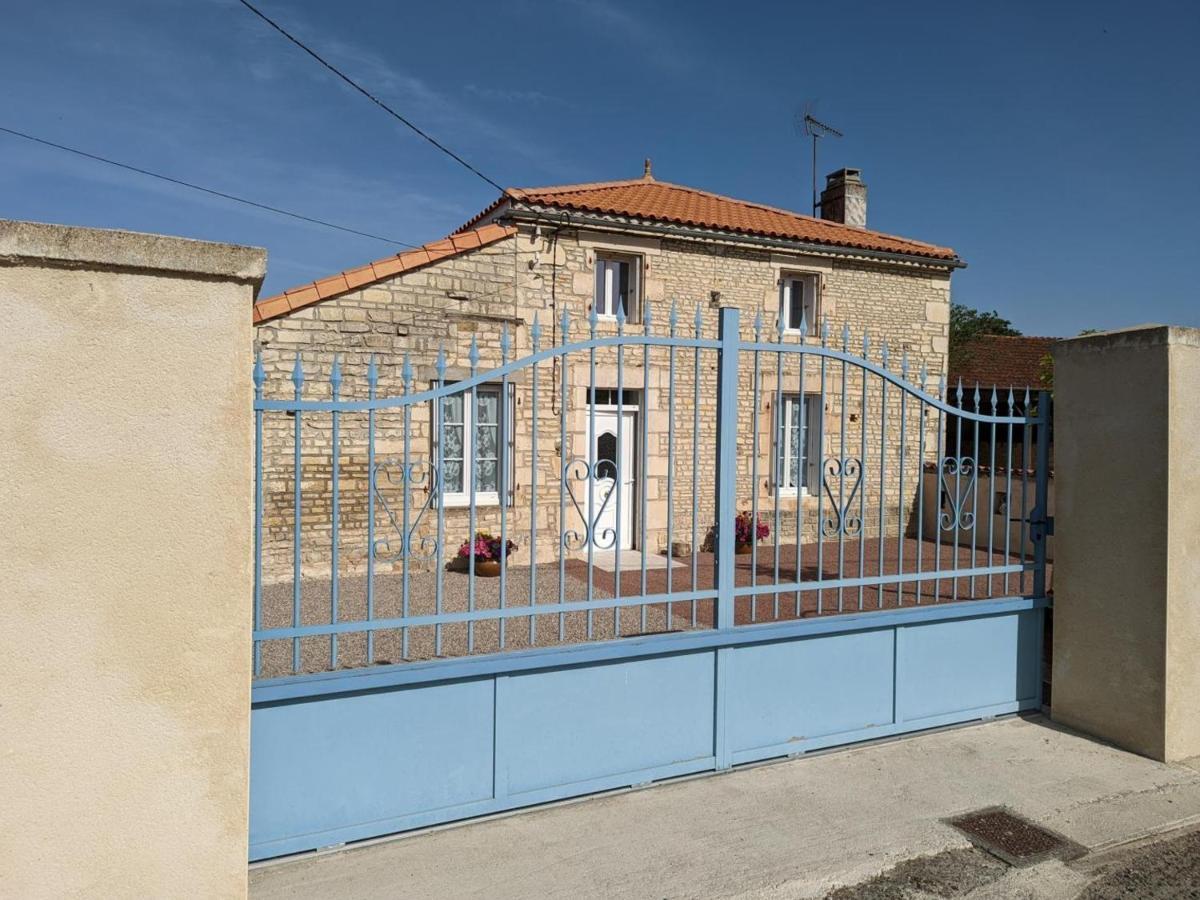 Maison Lumineuse Avec Cour Privative, Proche Sites Culturels, Tout Confort, Equipe Bebe, Wifi Inclus - Fr-1-653-98 Puyreaux Екстер'єр фото