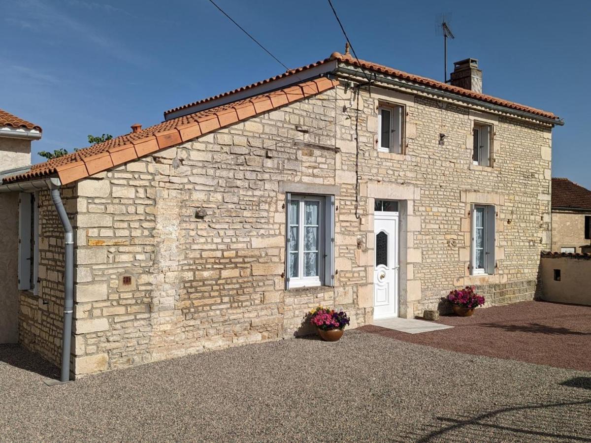 Maison Lumineuse Avec Cour Privative, Proche Sites Culturels, Tout Confort, Equipe Bebe, Wifi Inclus - Fr-1-653-98 Puyreaux Екстер'єр фото